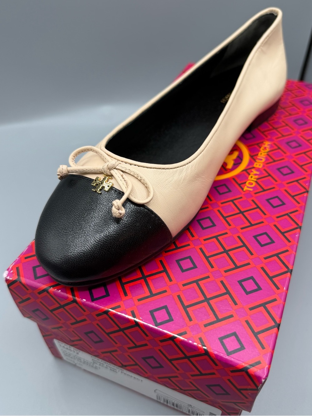 Tory Burch Two-Tone Leather Ballet Flat in Black and Cream